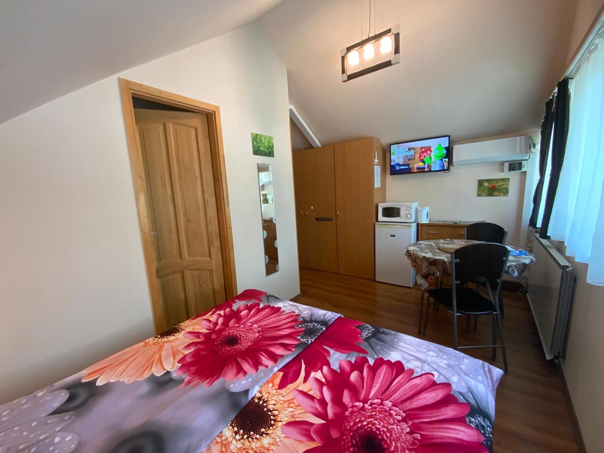 Elso Fecske Apartmanok Шиофок Экстерьер фото