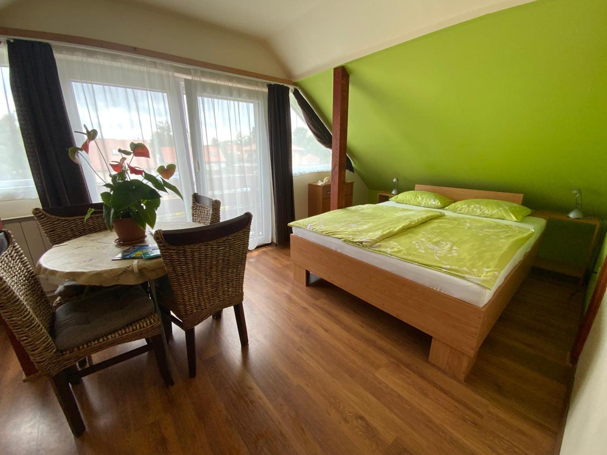 Elso Fecske Apartmanok Шиофок Экстерьер фото